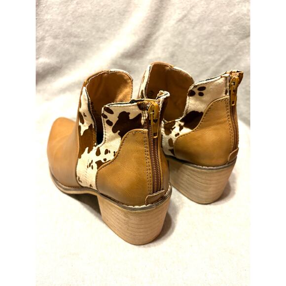 Pierre Dumas Size 7 Fall Fashion Cow Print Ankle Booties Back Zip - Picture 9 of 10